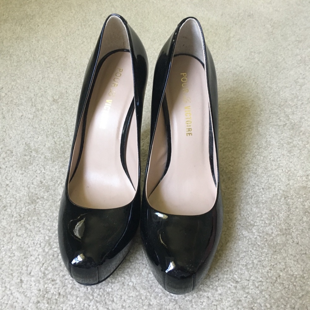 Black Pumps